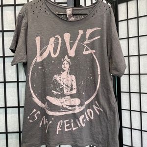 MAGNOLIA PEARL LOVE IS MY RELIGION ❤️ ONE SIZE TEE